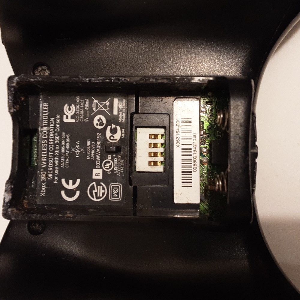 XBOX 360 WIRELESS CONTROLLER - Picture 2 of 3
